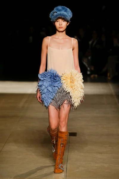 Look 27